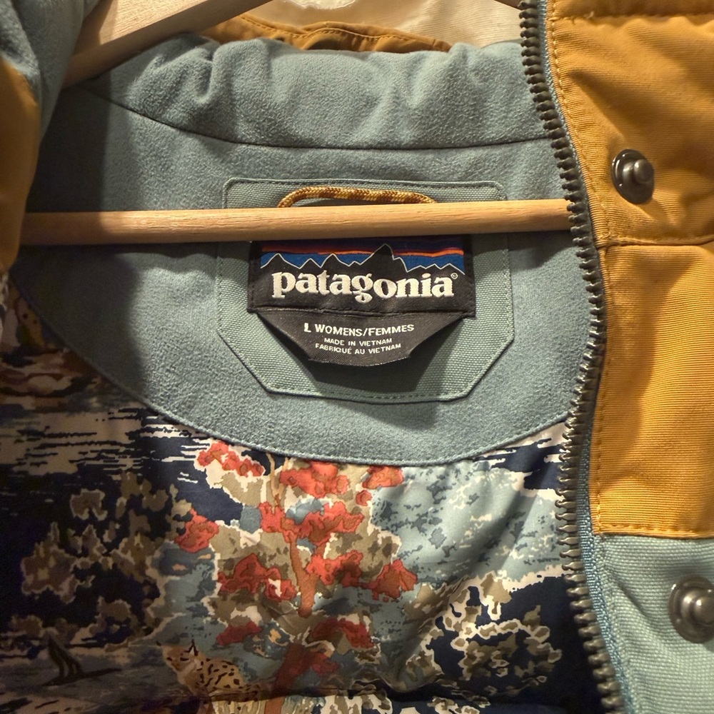 Patagonia Women's Bivy Hooded Vest in Blue and Brown - Size Large - Picture 4 of 5